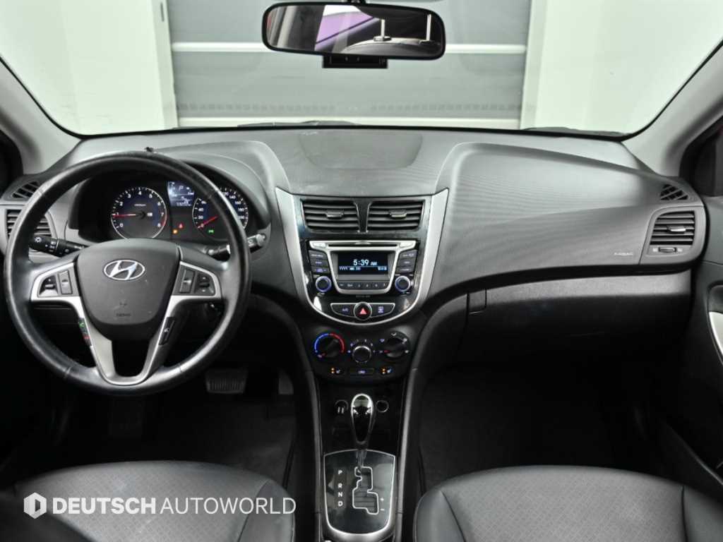 Hyundai Accent — photo 07