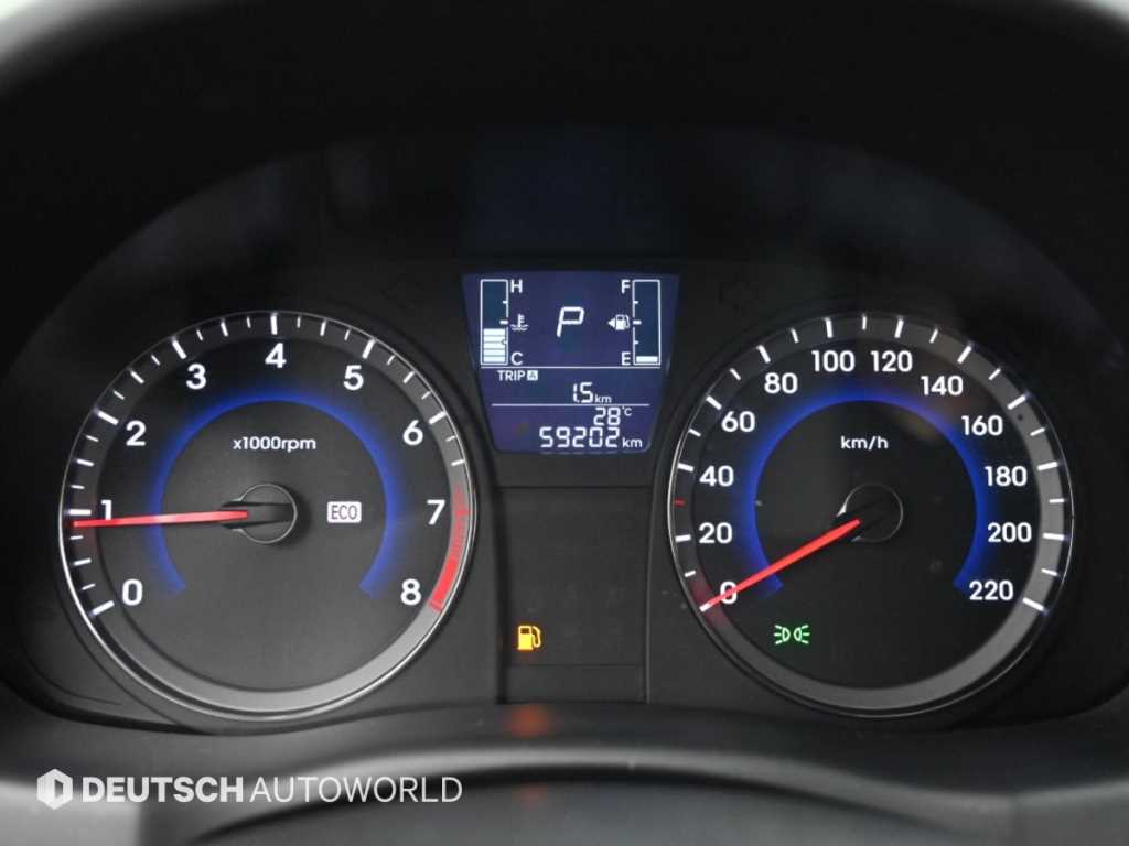 Hyundai Accent — photo 08