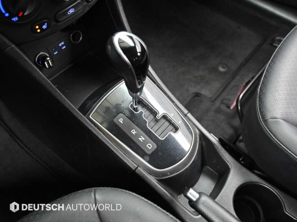 Hyundai Accent — photo 09