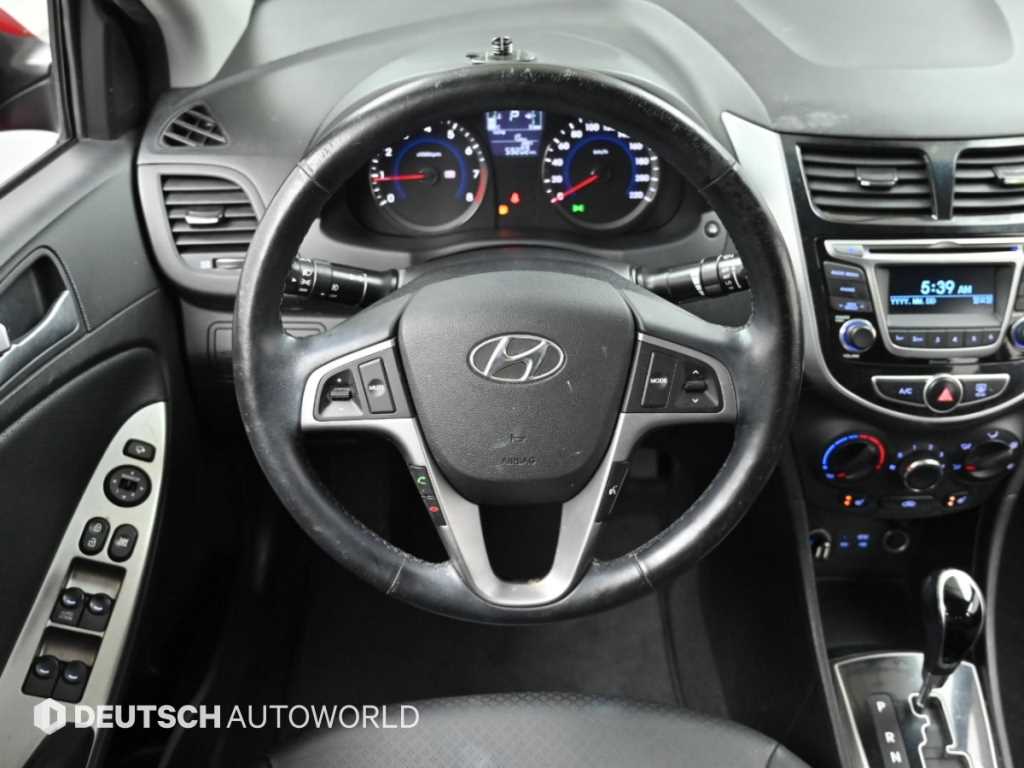 Hyundai Accent — photo 13