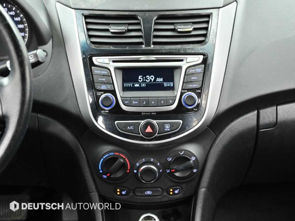 Hyundai Accent — photo 14