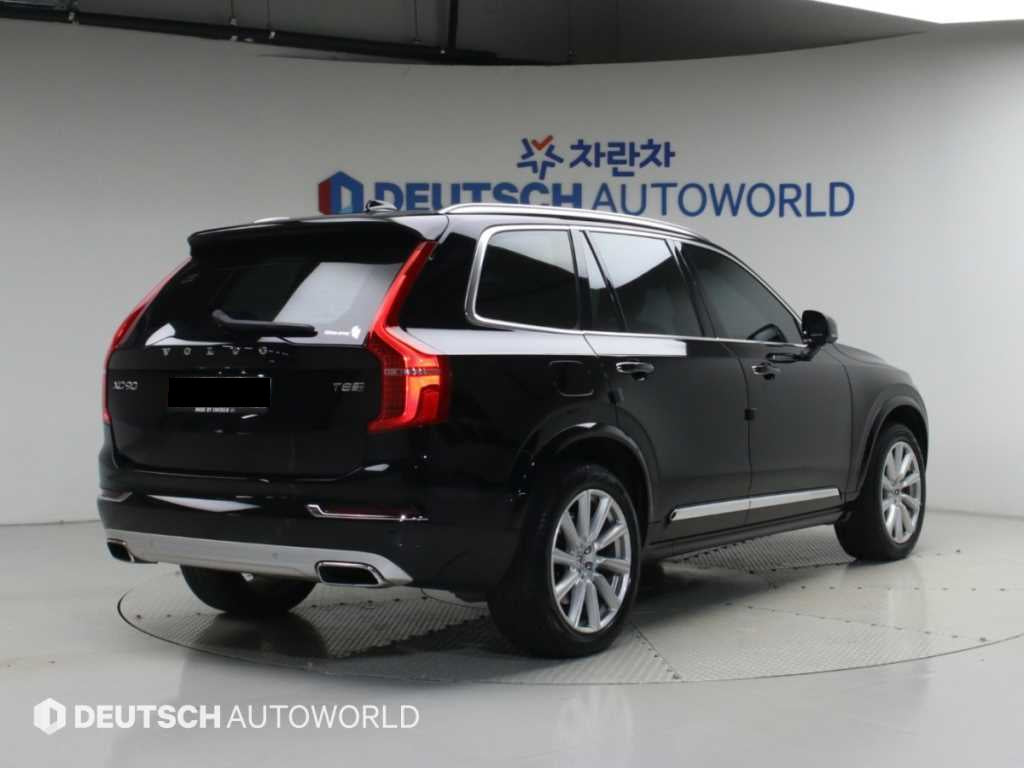 Volvo XC90 — photo 02