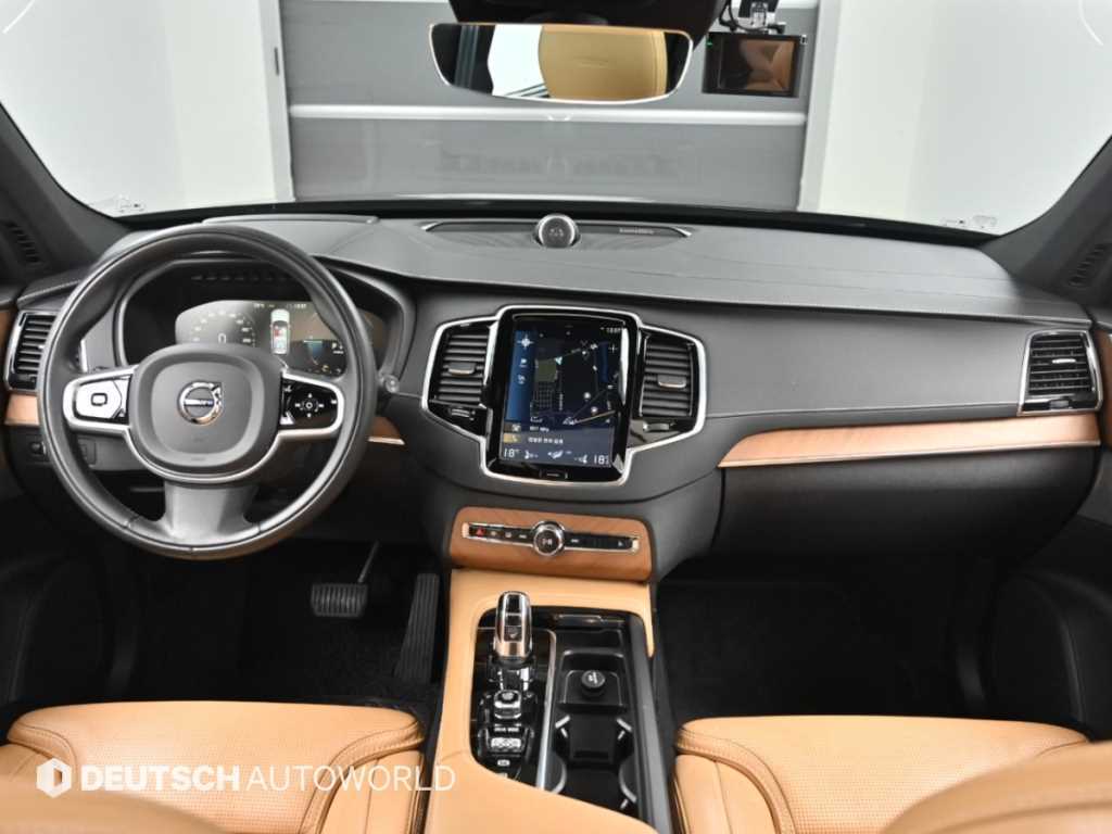 Volvo XC90 — photo 07