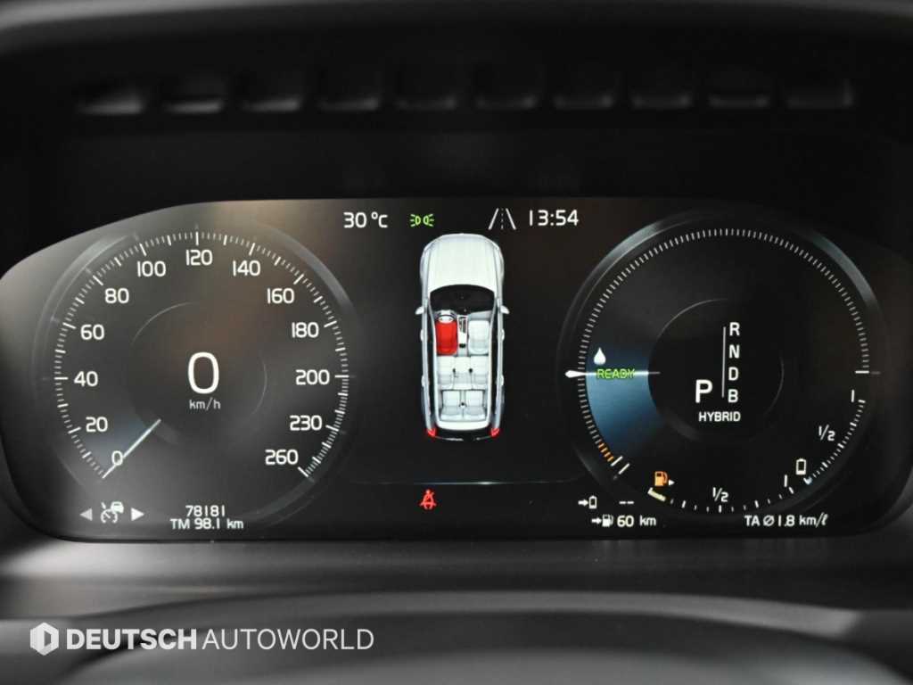 Volvo XC90 — photo 08