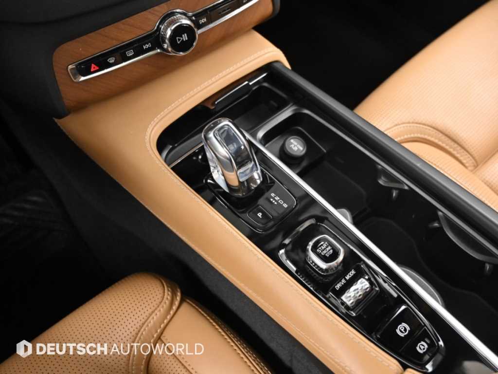 Volvo XC90 — photo 09