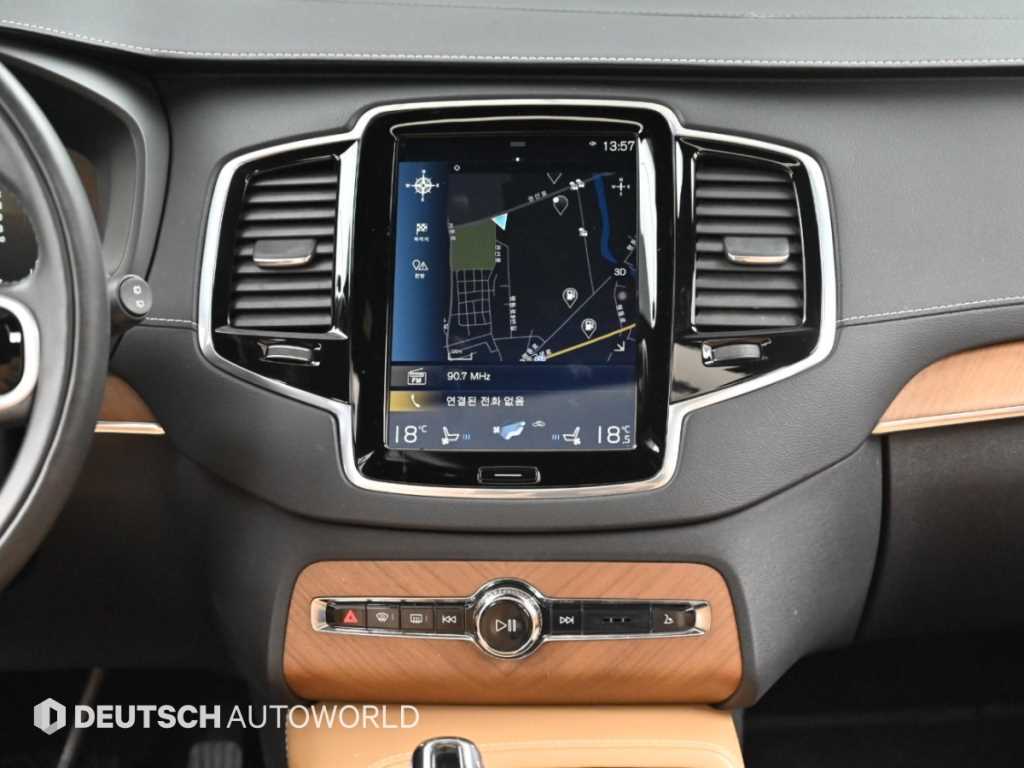 Volvo XC90 — photo 14