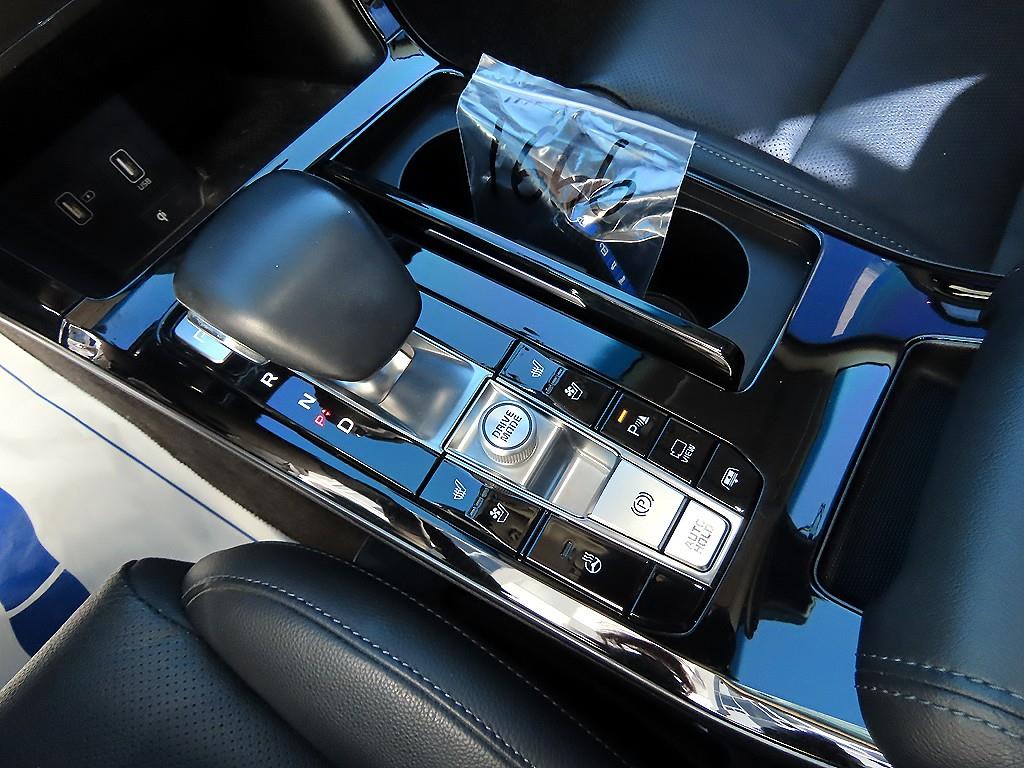 Kia K7 — photo 10