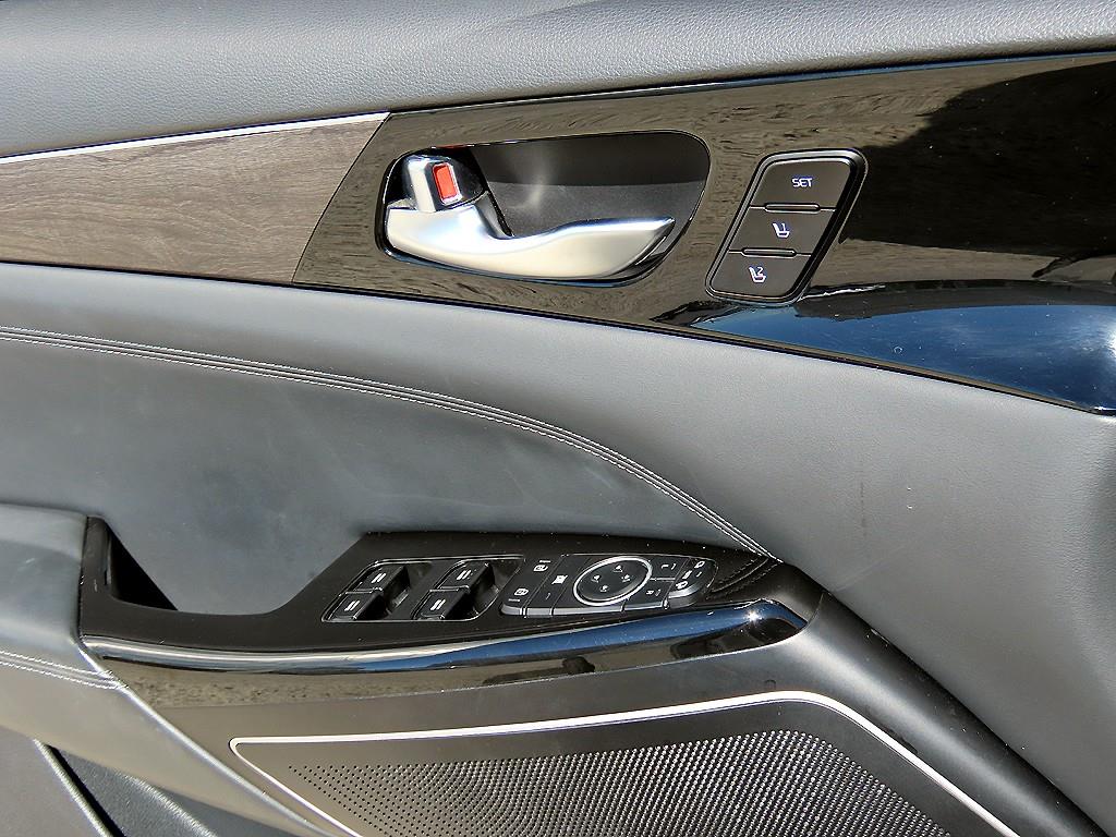 Kia K7 — photo 11