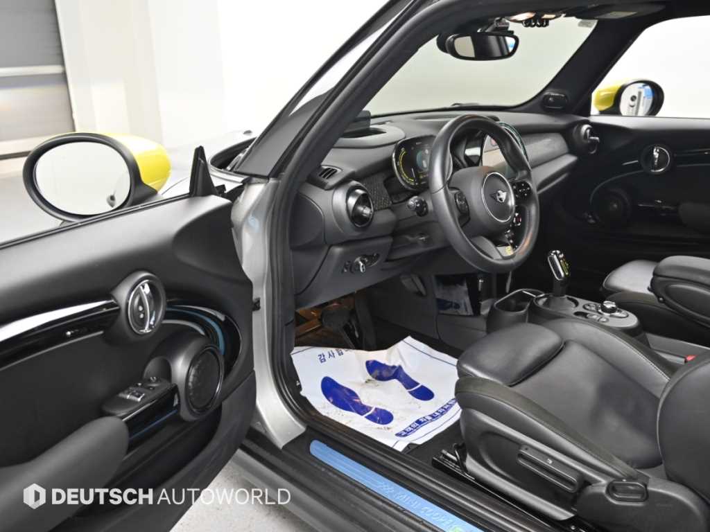Mini Cooper — photo 11