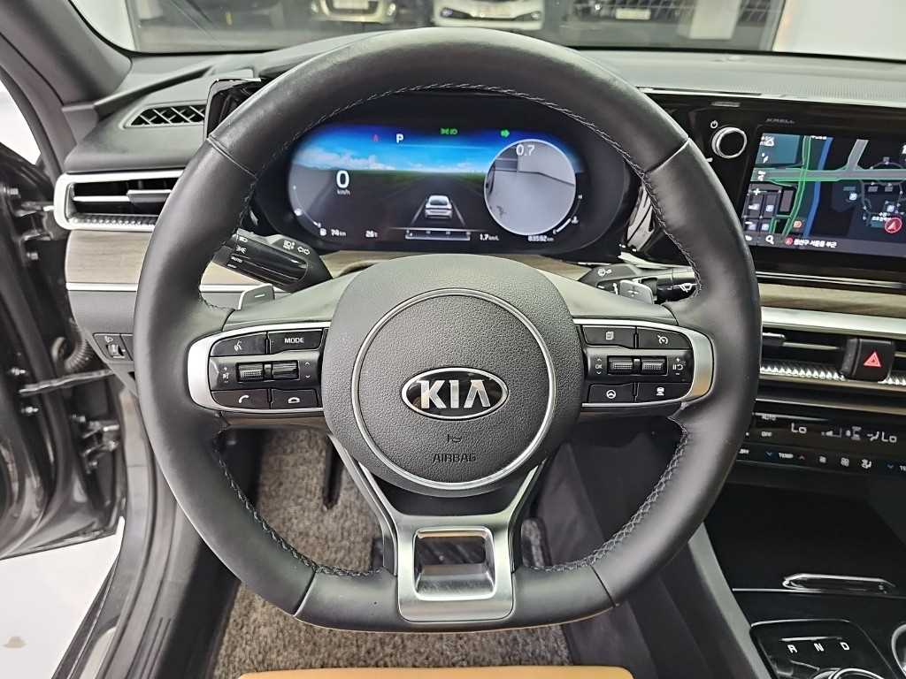Kia K5 — photo 09