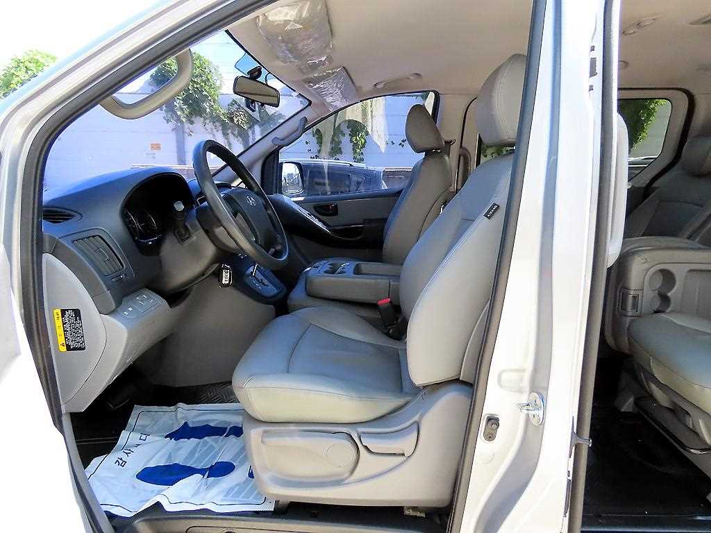 Hyundai Starex — photo 05