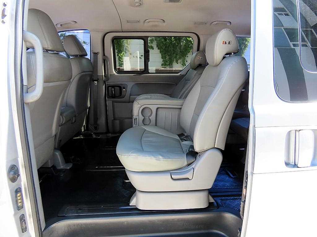 Hyundai Starex — photo 06