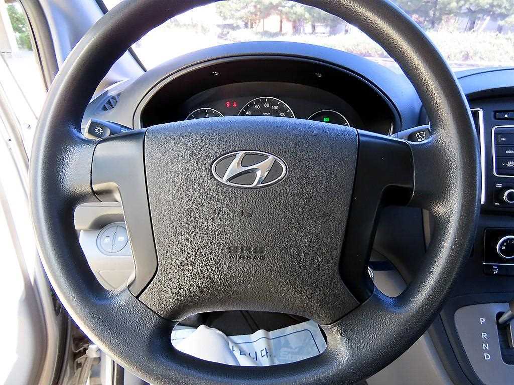 Hyundai Starex — photo 09
