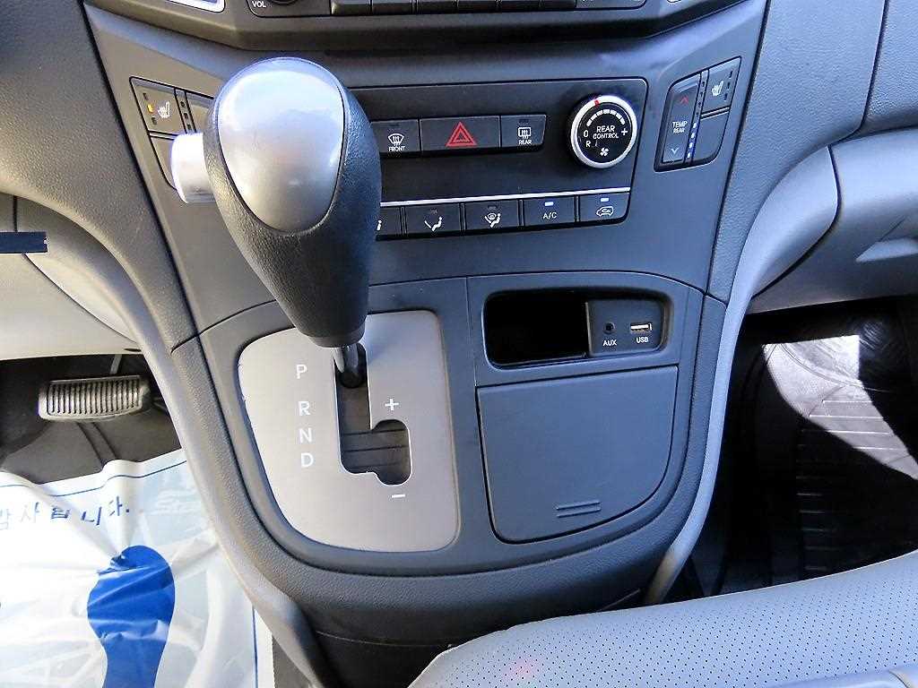 Hyundai Starex — photo 11