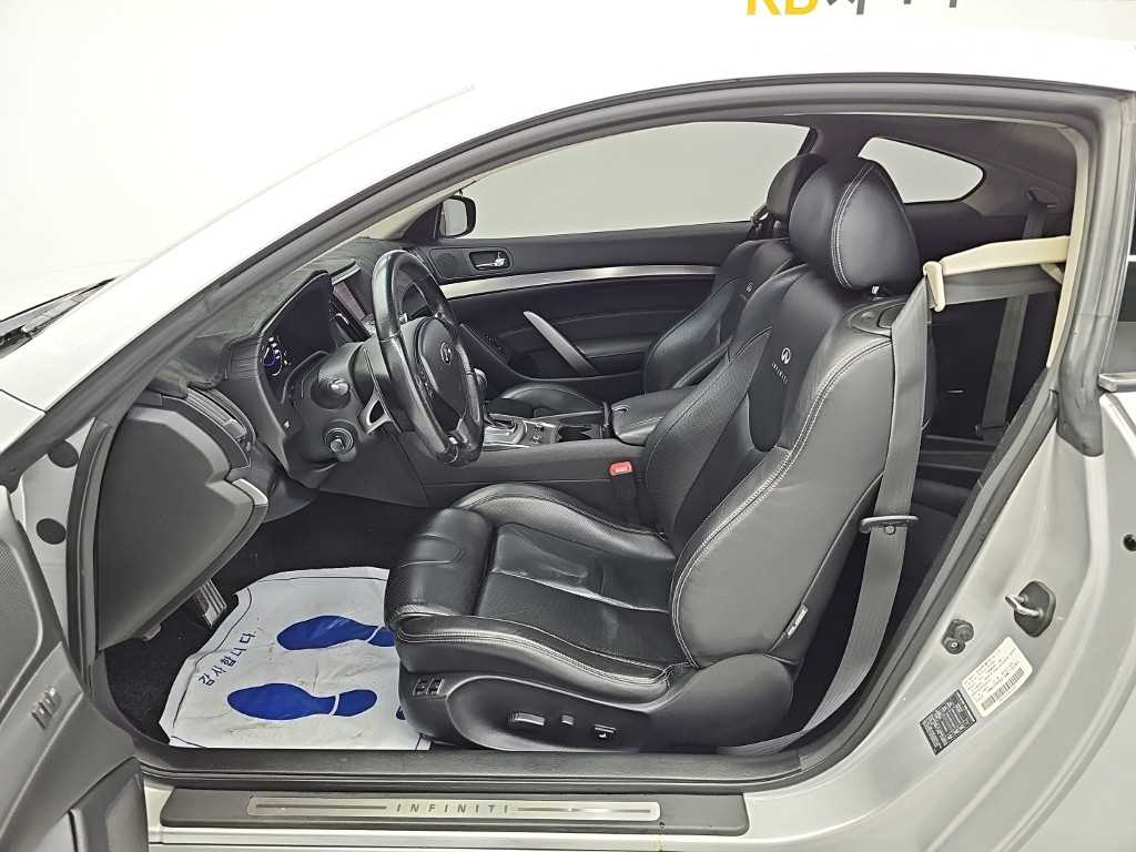 Infiniti G — photo 11