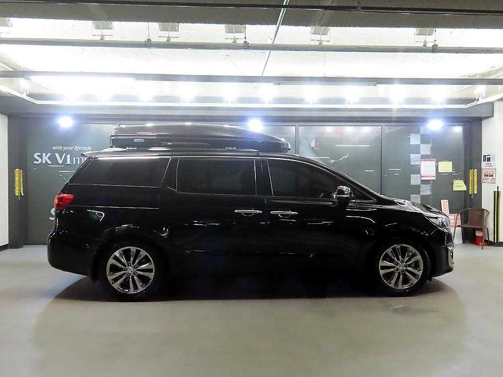 Kia Carnival — photo 03