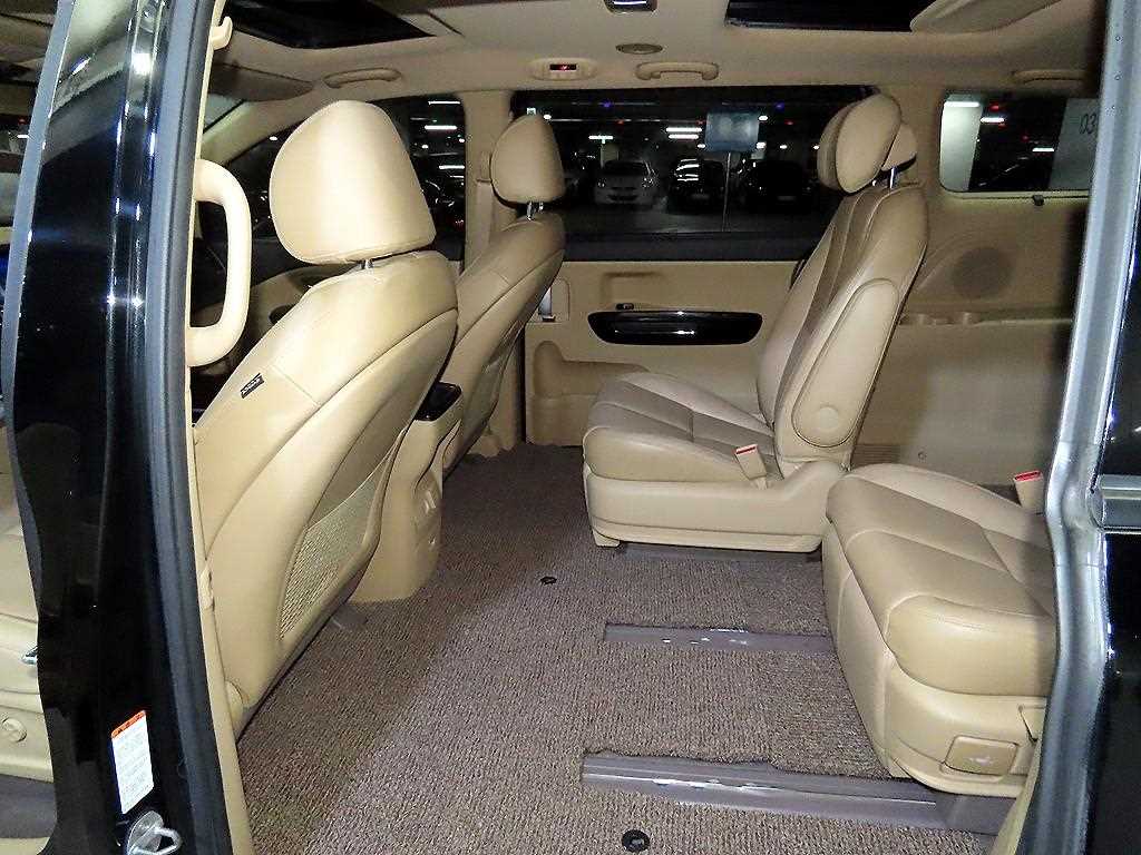 Kia Carnival — photo 07