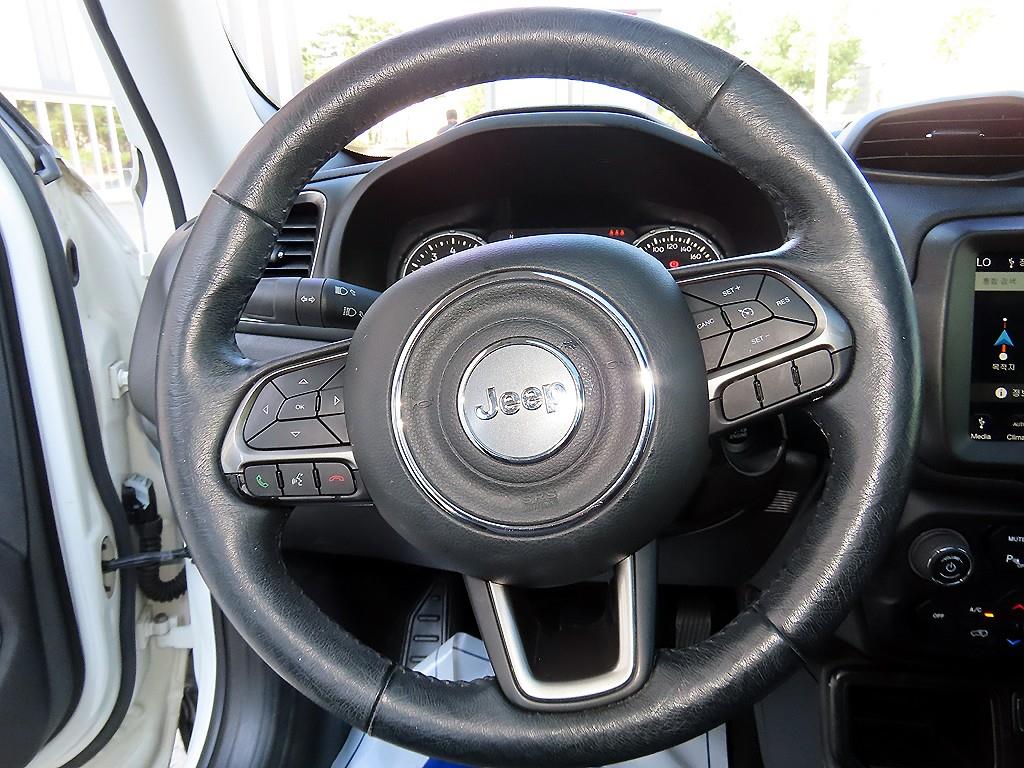 Jeep Renegade — photo 08