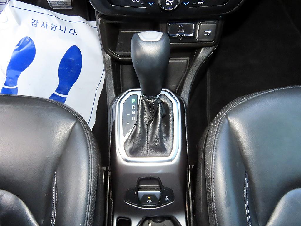 Jeep Renegade — photo 10
