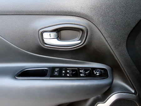 Jeep Renegade — photo 11