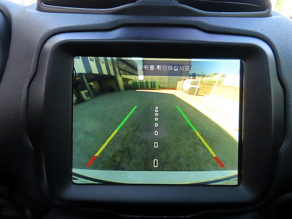 Jeep Renegade — photo 14