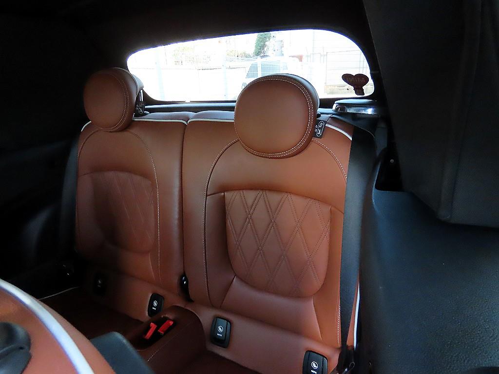 Mini Cooper Convertible — photo 11