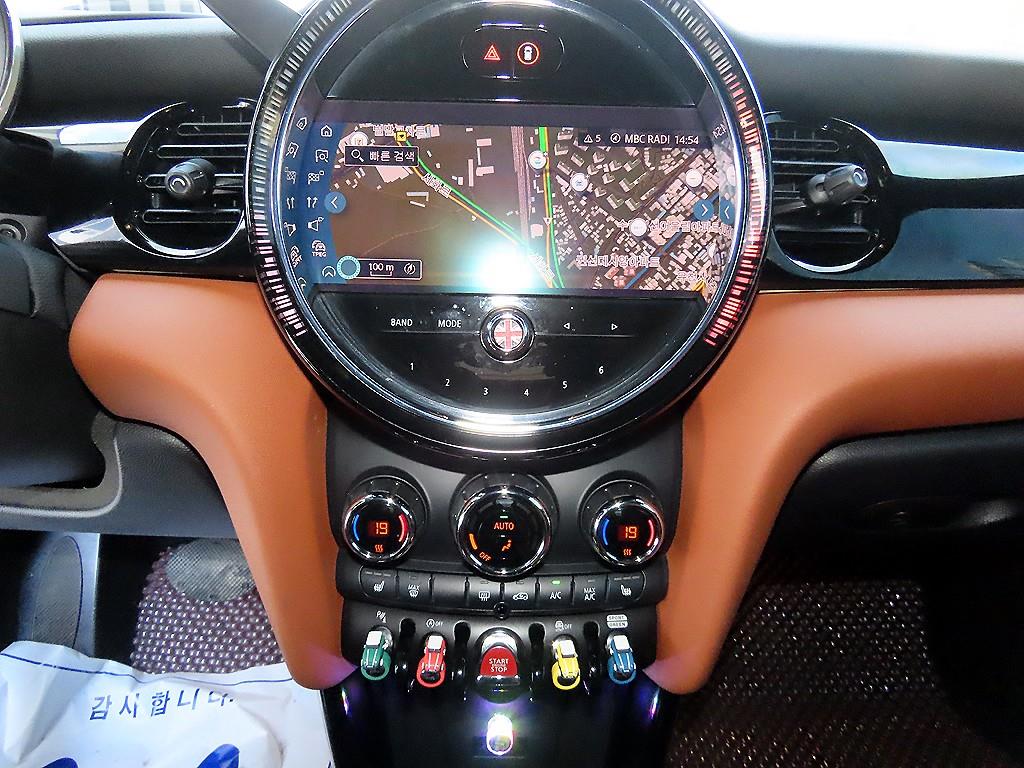 Mini Cooper Convertible — photo 17