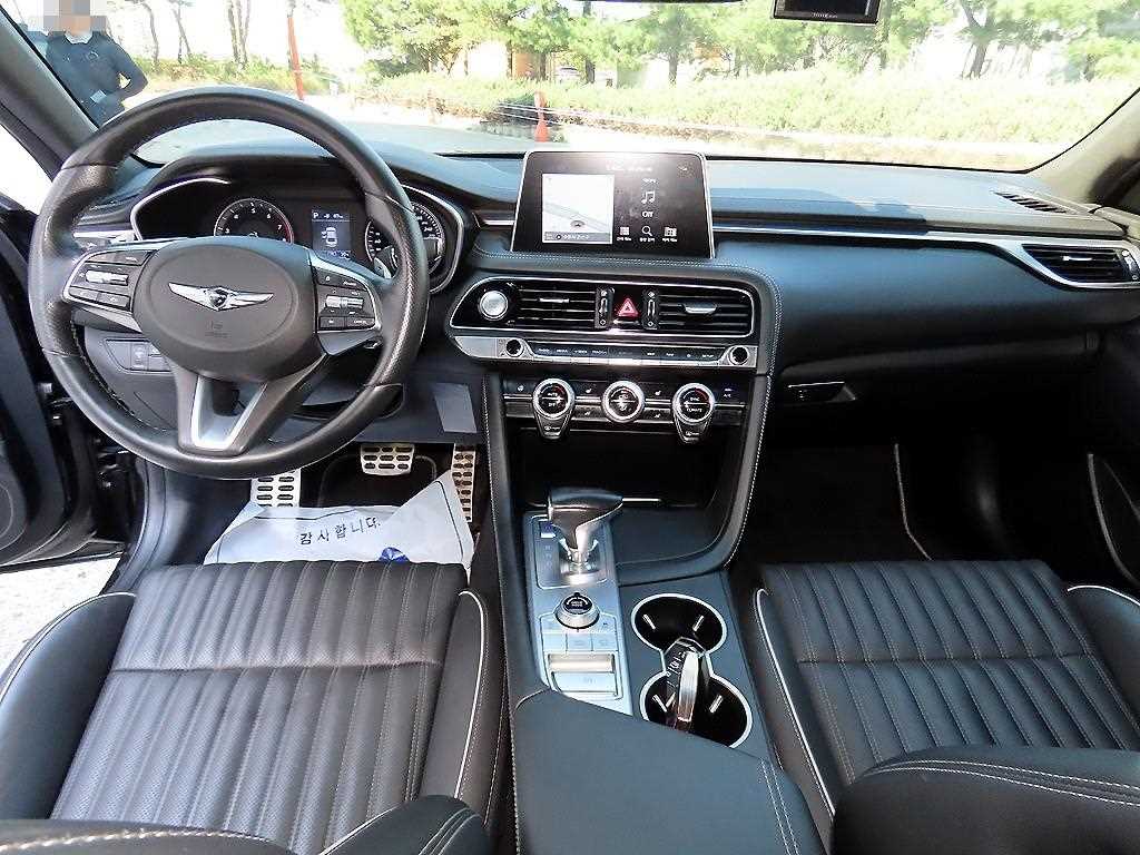 Genesis G70 — photo 07