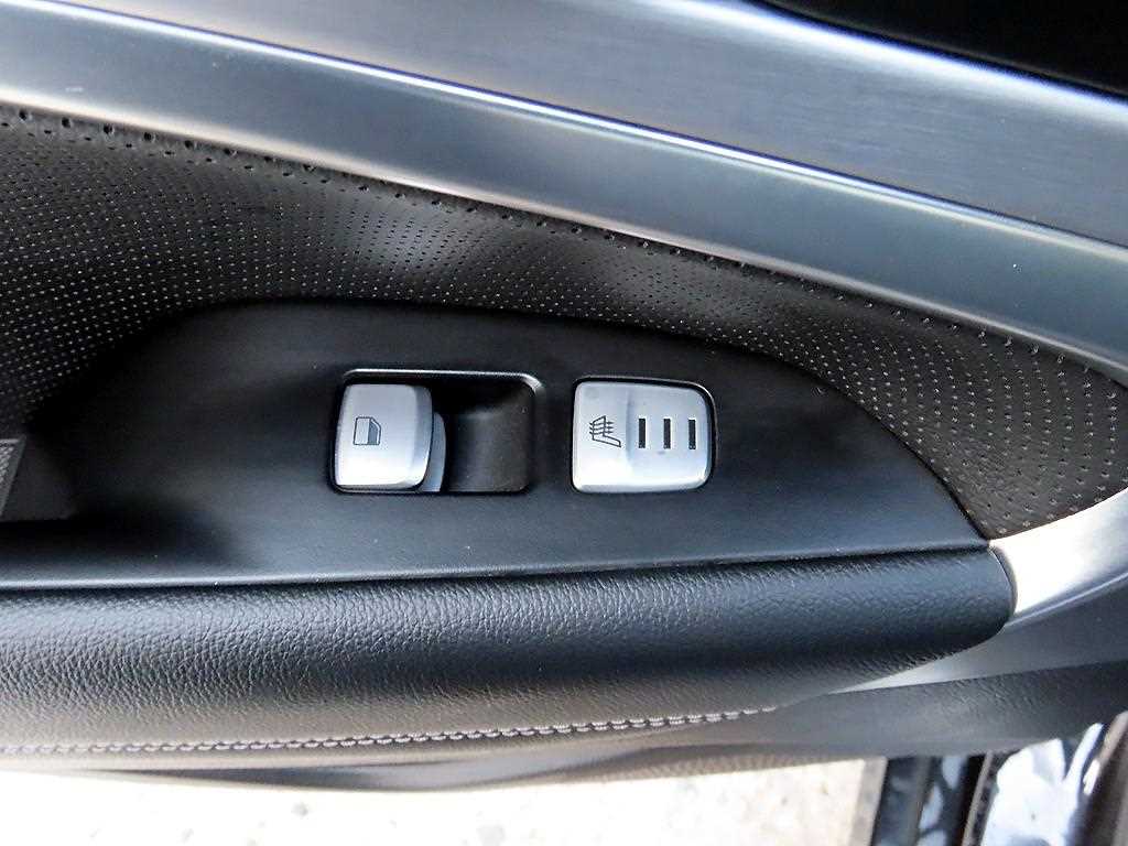 Genesis G70 — photo 17