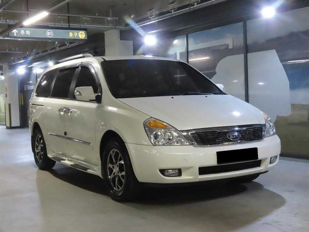 Kia Carnival — photo 01