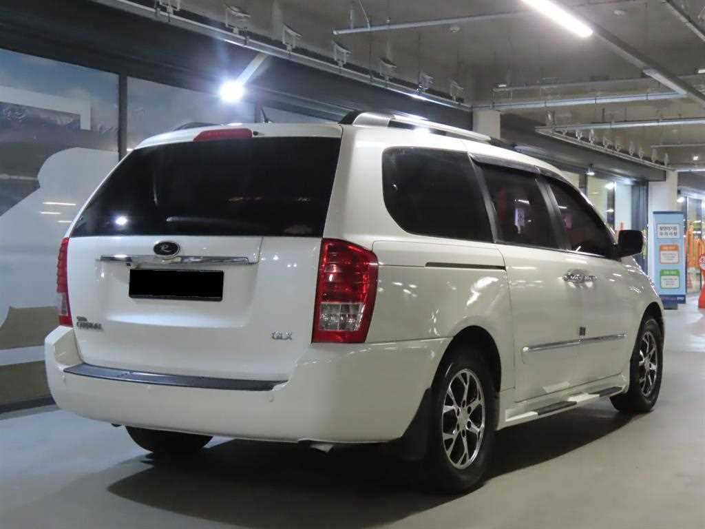 Kia Carnival — photo 04