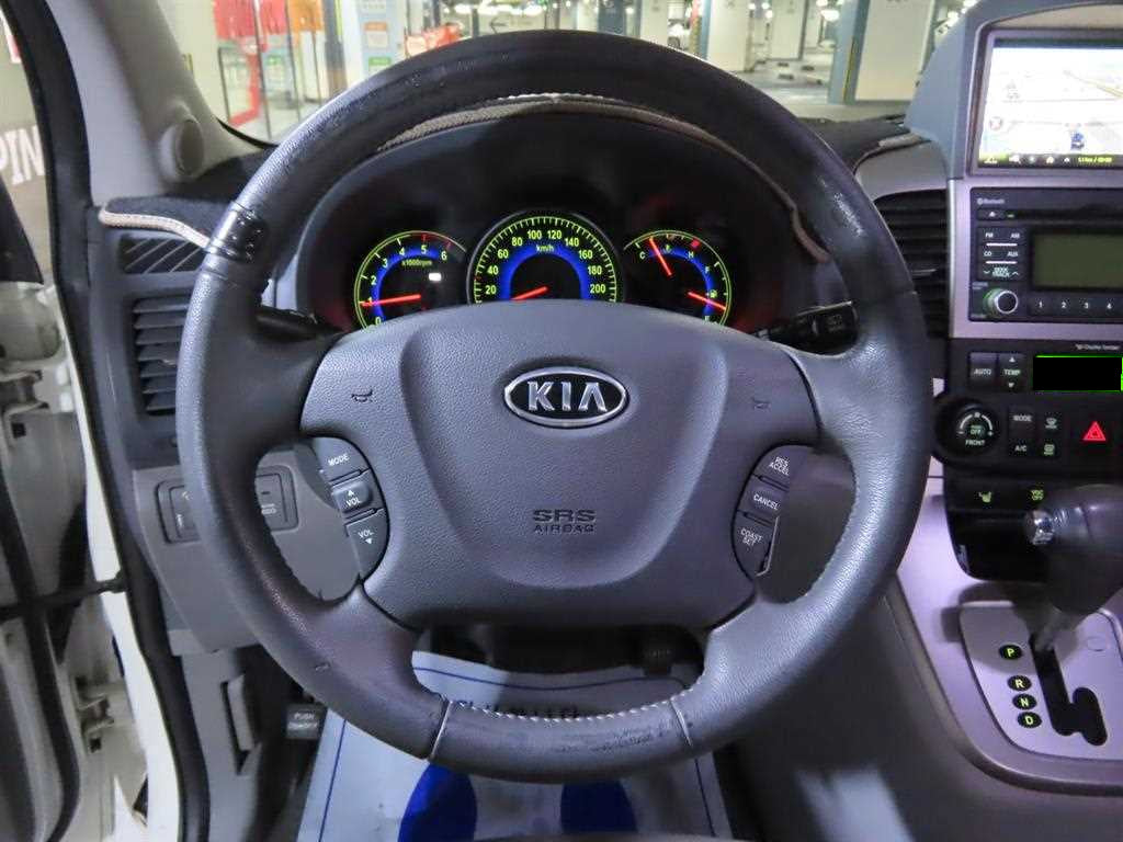 Kia Carnival — photo 06