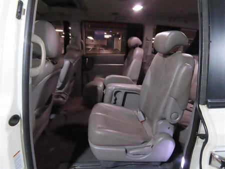 Kia Carnival — photo 09