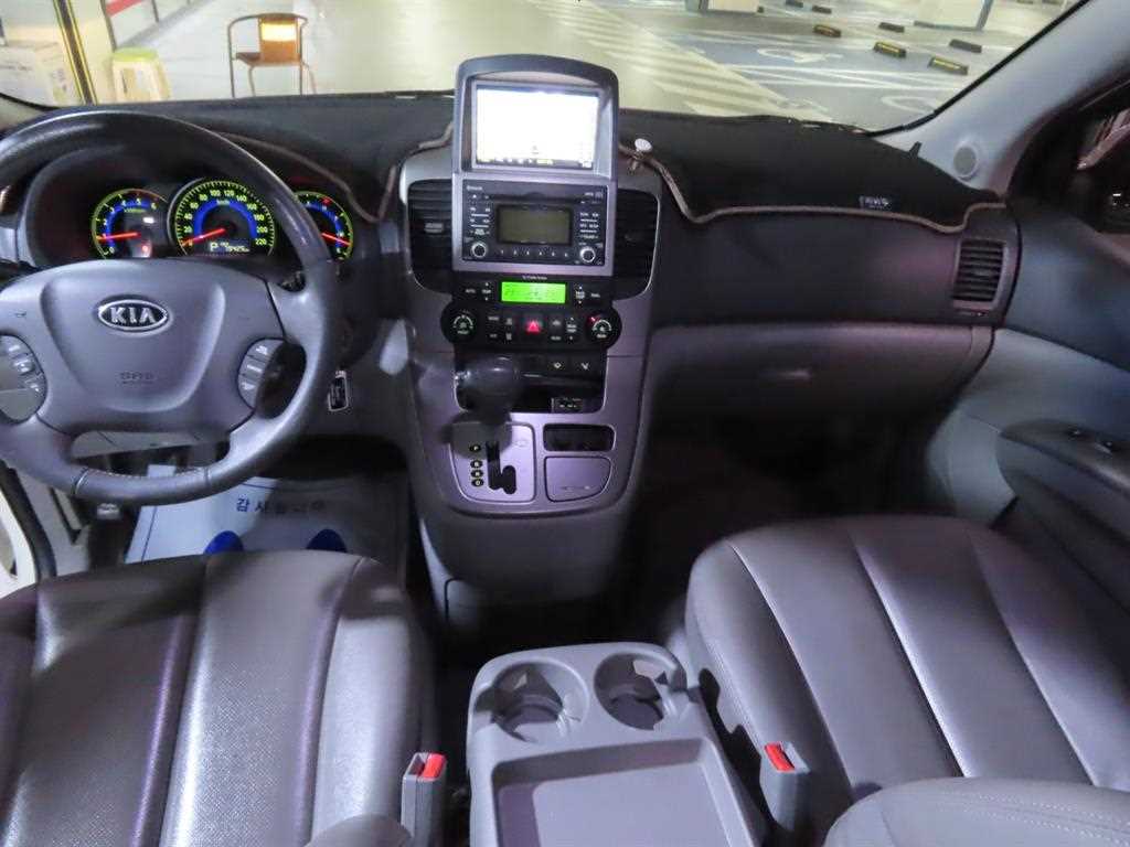 Kia Carnival — photo 13