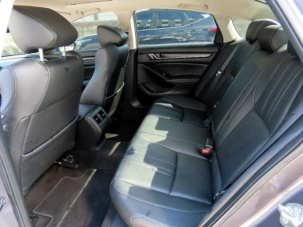 Honda Accord — photo 06