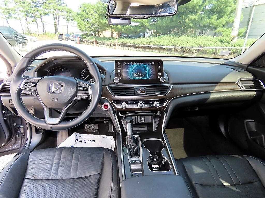 Honda Accord — photo 07