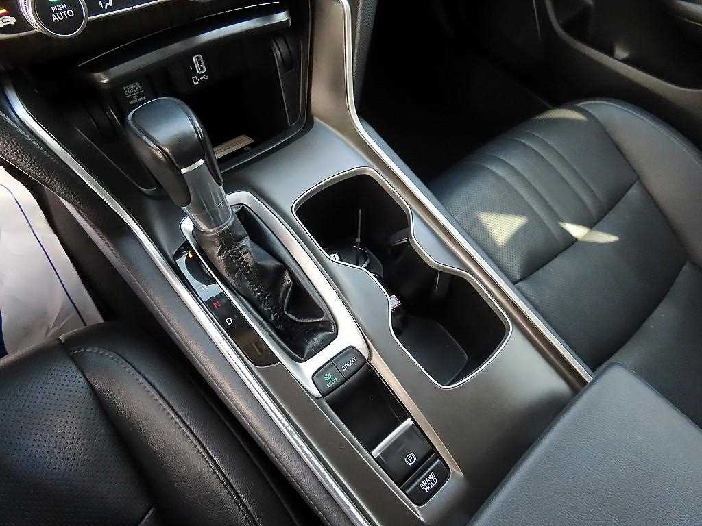 Honda Accord — photo 10