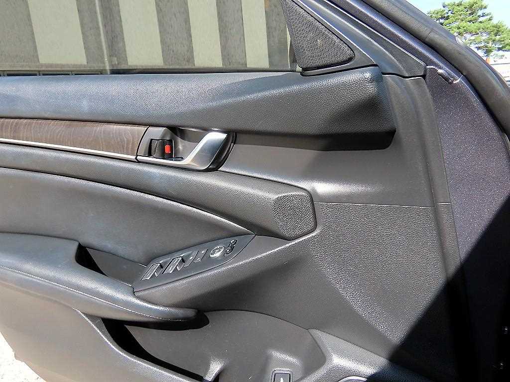 Honda Accord — photo 11