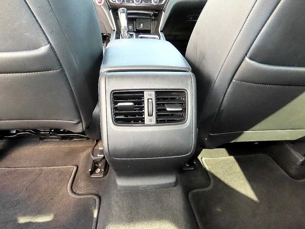 Honda Accord — photo 17
