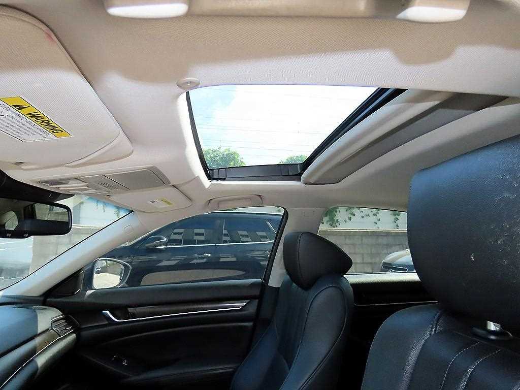 Honda Accord — photo 18