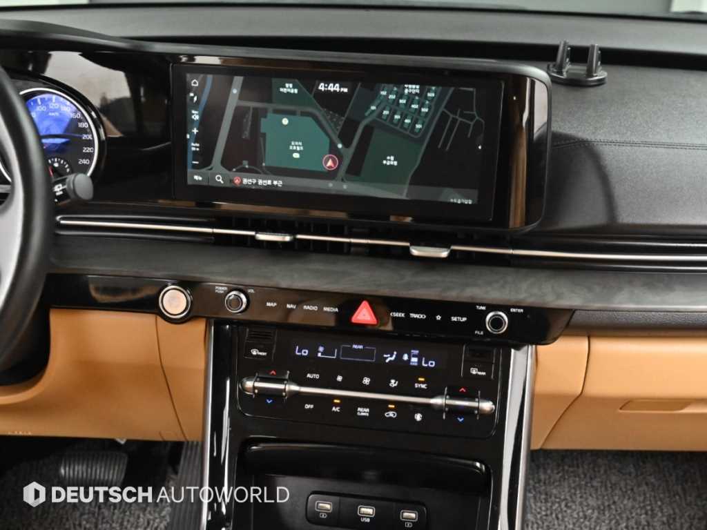 Kia Carnival — photo 14