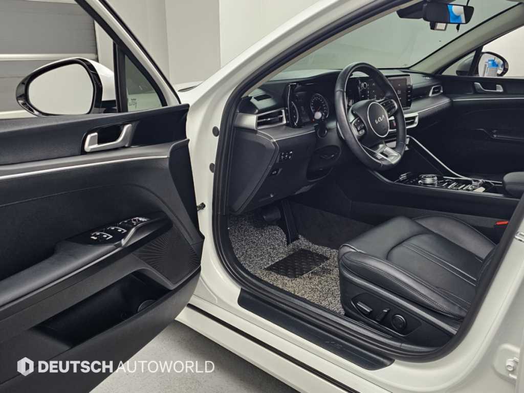 Kia K5 — photo 11