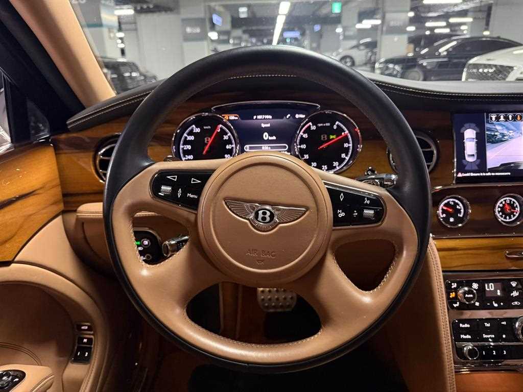 Bentley Mulsanne — photo 09