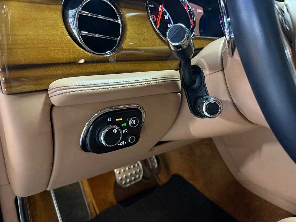 Bentley Mulsanne — photo 13