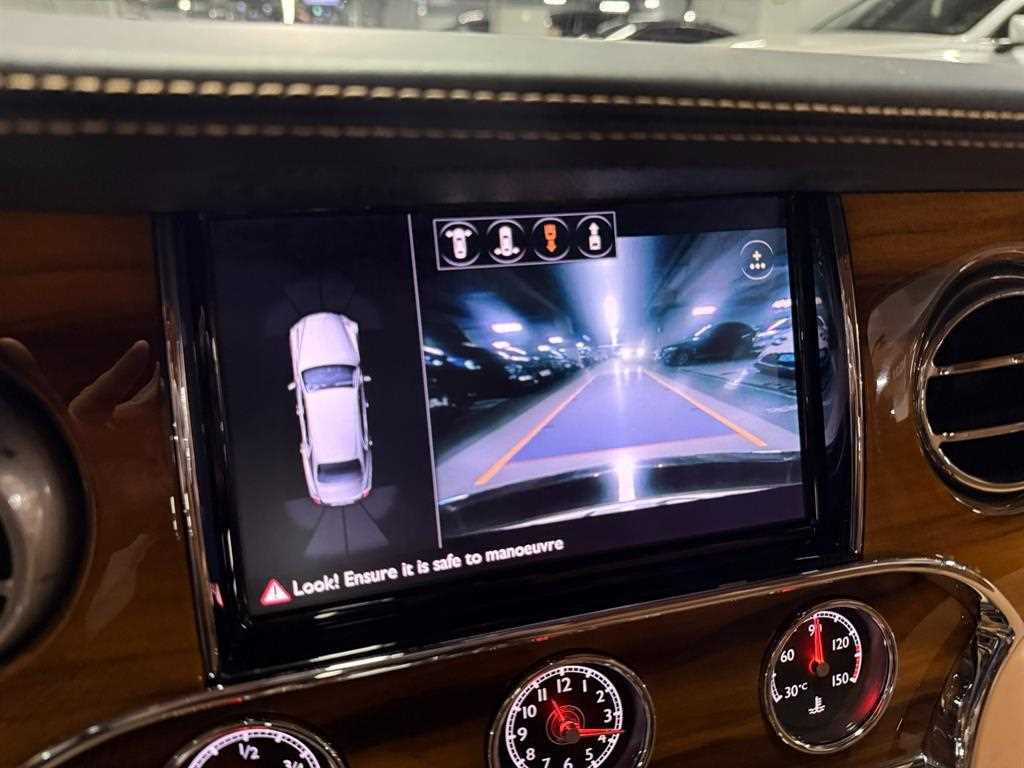 Bentley Mulsanne — photo 14