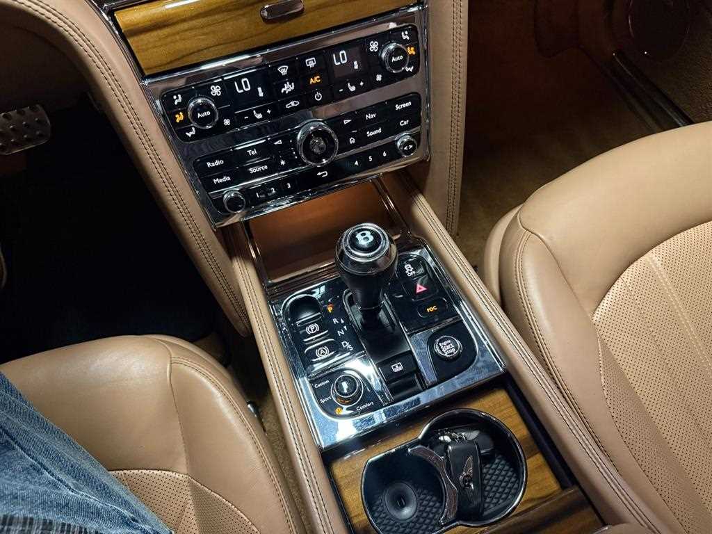 Bentley Mulsanne — photo 15