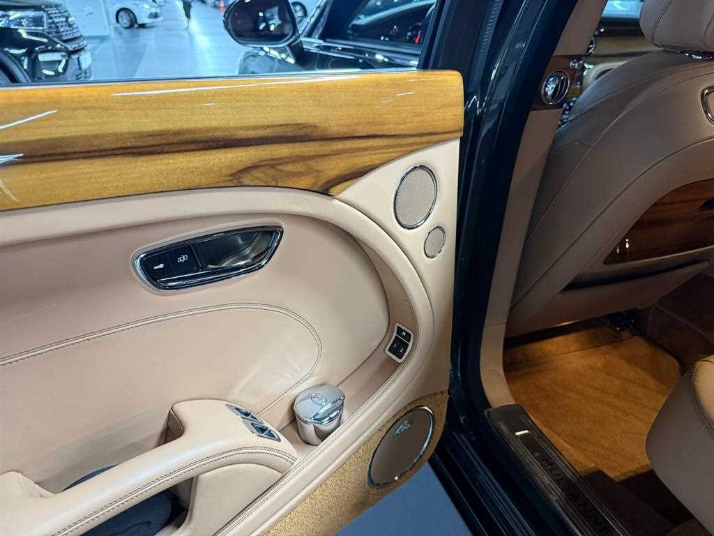 Bentley Mulsanne — photo 17
