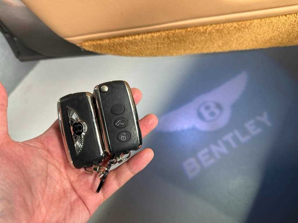Bentley Mulsanne — photo 18