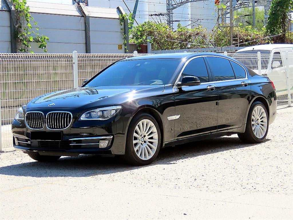 BMW 7-Series — photo 02