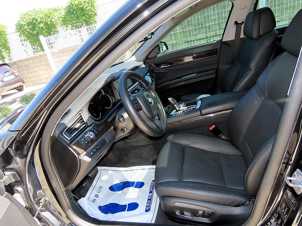 BMW 7-Series — photo 05